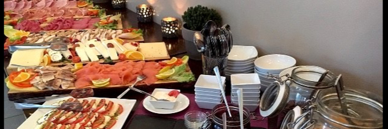 cropped-1561113322-buffet-breakfast-1172151_1280